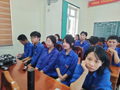 A group of people sitting at a table

Description automatically generated