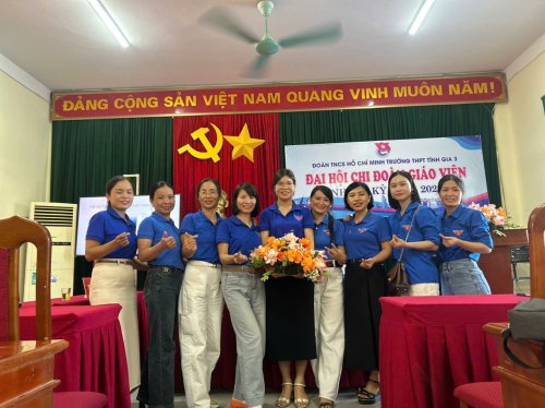 A group of people standing in front of a red curtain

Description automatically generated